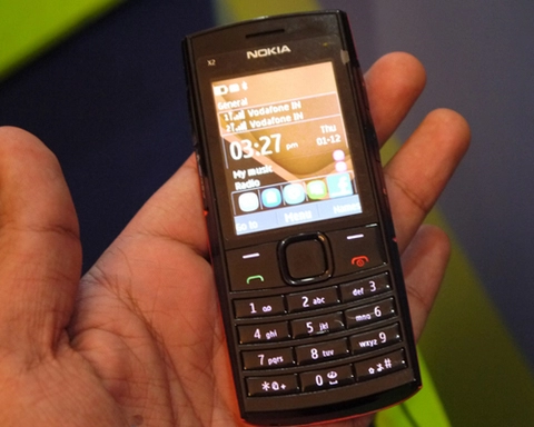 Nokia x2-02 hai sim bán với giá gần 17 triệu