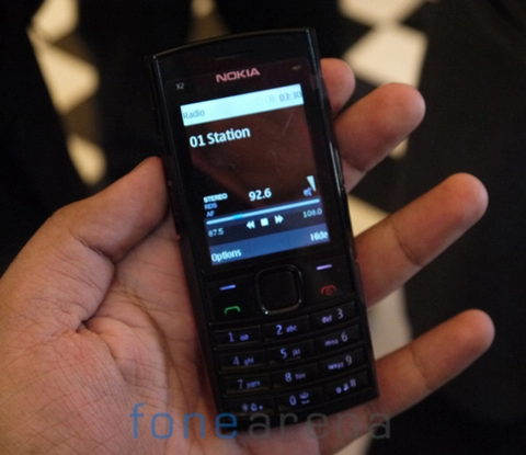 Nokia x2-02 hai sim bán với giá gần 17 triệu