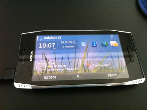 Nokia x7 chạy symbian3 với 4 loa