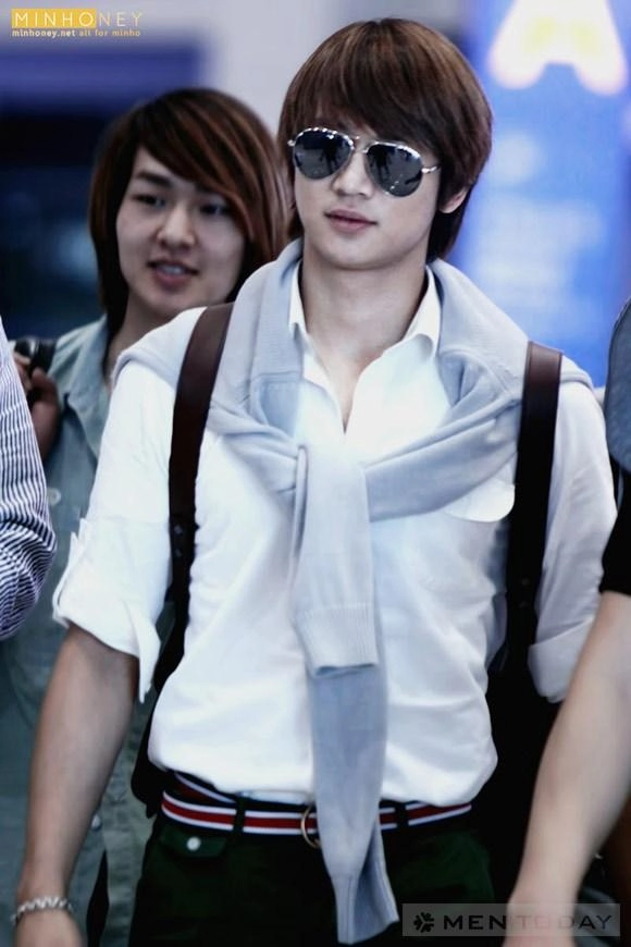Phong cách thời trang sân bay cuốn hút của minho shinee