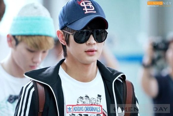 Phong cách thời trang sân bay cuốn hút của minho shinee