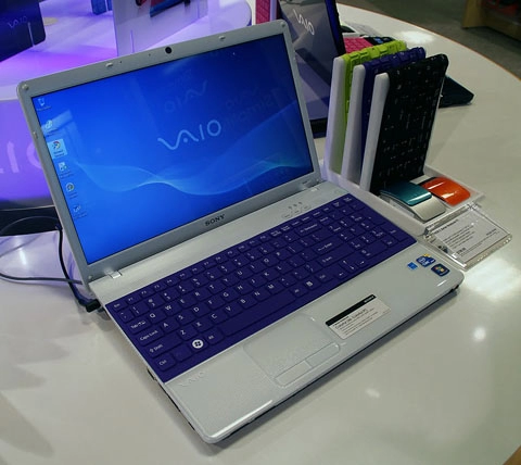 Phụ kiện sặc sỡ của sony vaio e series