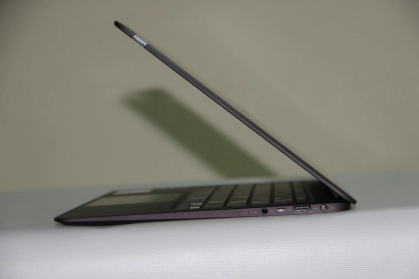 Review asus zenbook ux305fa máy tính xách tay siêu mỏng không quạt tản nhiệt đầu tiên của asus