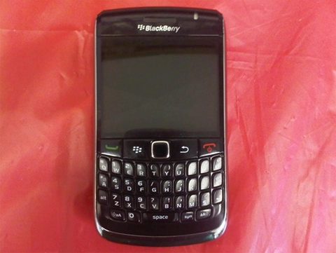 Rỏ rỉ chiếc blackberry lai bold 9700 và curve 8900