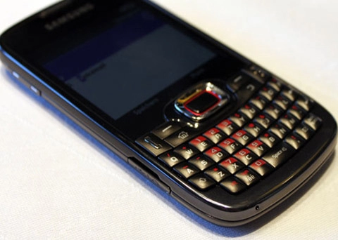 Samsung omnia giống blackberry ra mắt