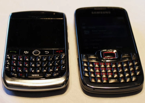 Samsung omnia giống blackberry ra mắt