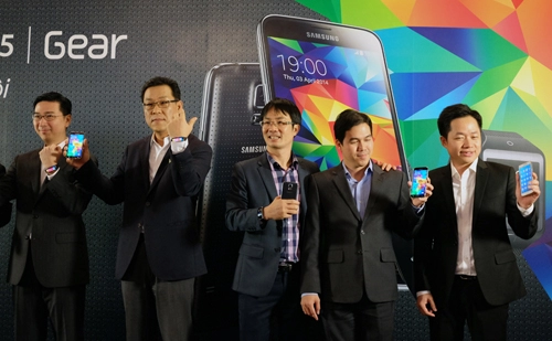 Samsung ra mắt galaxy s5 cùng bộ đôi gear tại việt nam