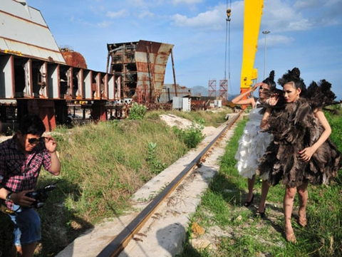 Siêu mẫu 2012 diễn xuất dưới nắng gió phan rang