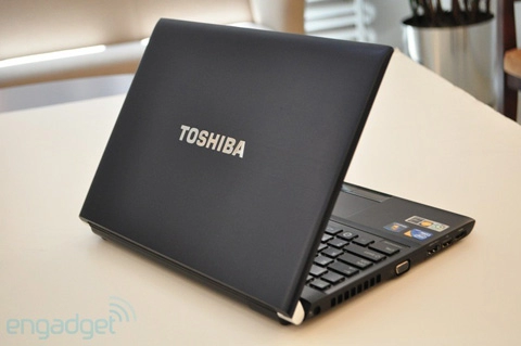 Siêu mẫu di động giá từ 800 usd của toshiba