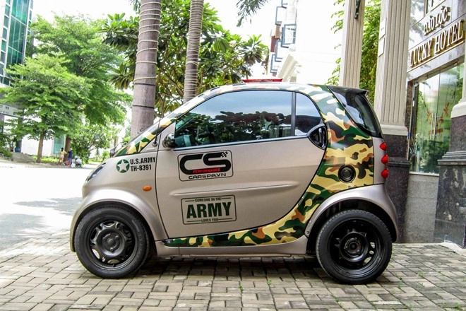 Smart fortwo độ họa tiết camo độc đáo ở sài gòn