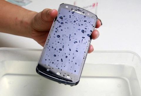 Smartphone lõi tứ chống nước đầu tiên ở vn