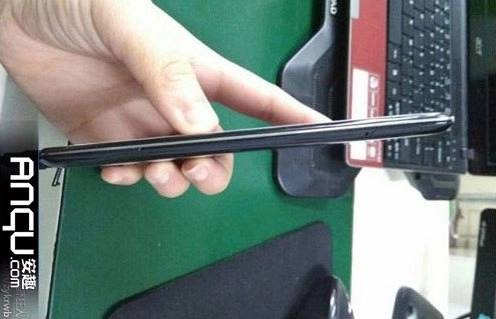 Smartphone lõi tứ mỏng 61 mm sẽ ra mắt cuối tháng 4