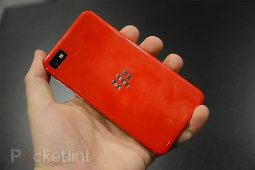 Smartphone tiền thân của blackberry q10 xuất hiện