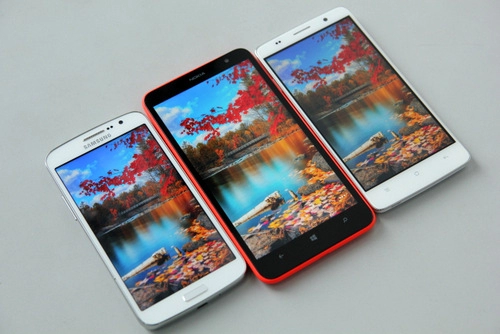 So sánh bộ ba smartphone màn hình lớn giá tốt 1