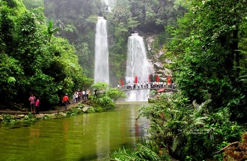 Thác tiên đẹp dịu dàng bên đèo gió