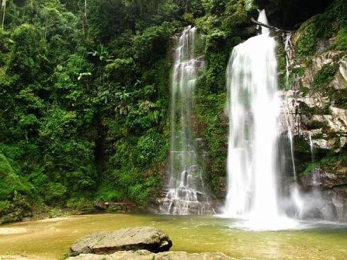 Thác tiên đẹp dịu dàng bên đèo gió