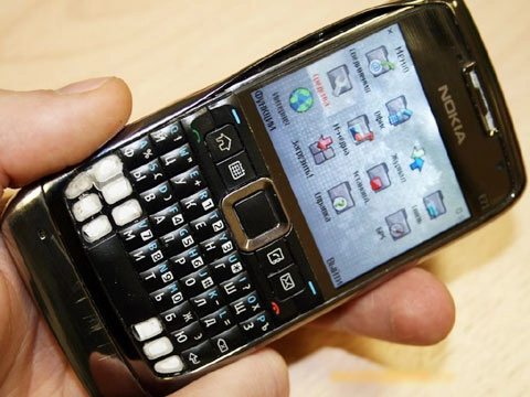 Thử độ bền của nokia e71