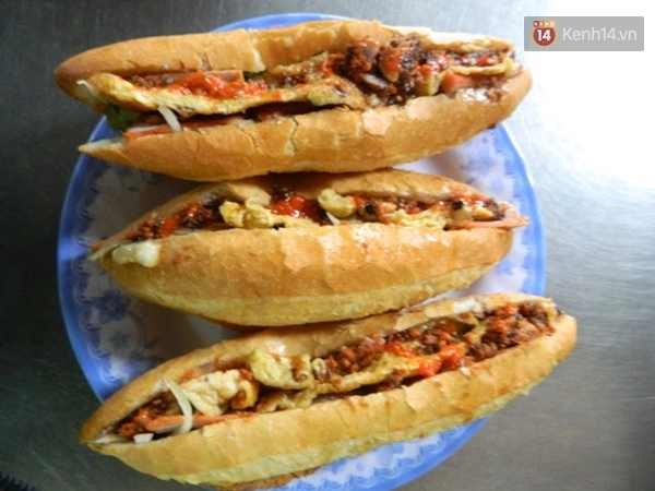 Tiệm bánh mì ngon nhất thế giới của cụ bà u80 ở hội an