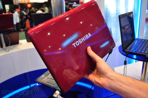 Toshiba làm mới thiết kế dòng satellite