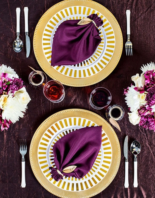 Trang trí bàn ăn với 3 cách gấp khăn ăn tinh tế
