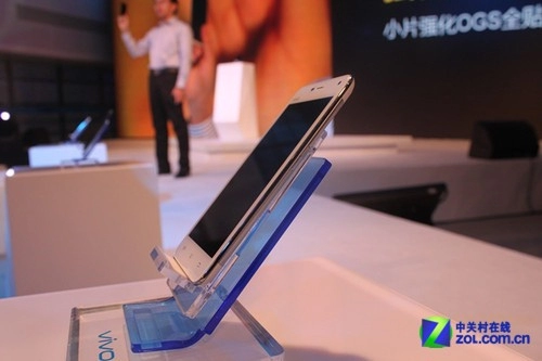 Trung quốc lại xô đổ kỷ lục smartphone mỏng nhất thế giới