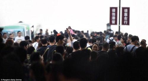 Trung quốc tắc đường vì làn sóng du lịch trong tuần lễ vàng