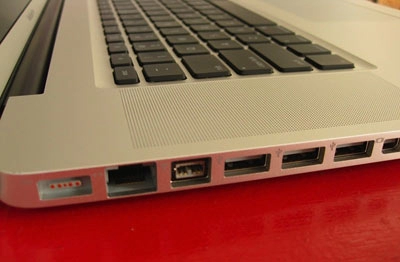 Vẻ đẹp của macbook pro 17 inch pin liền