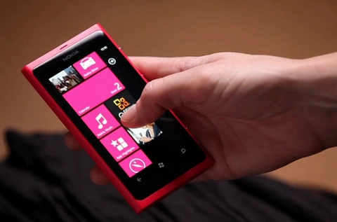 Video thực tế quá trình sản xuất nokia lumia 800