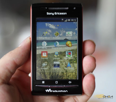 Walkman w8 chạy android giá 49 triệu