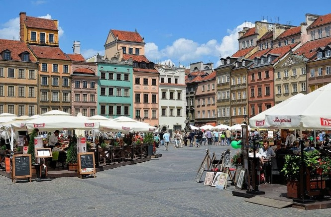 Warsaw thành phố vươn lên từ đống tro tàn