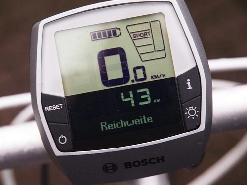Xe đạp bmw cruise e-bike giá gần 4000 usd
