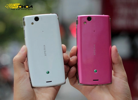 Xperia arc s hồng và trắng về vn