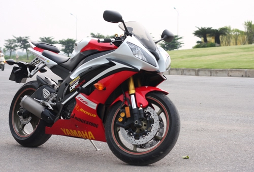 Yamaha r6 ngựa hoang khó cầm cương