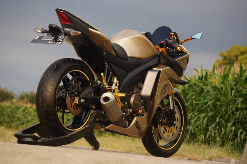 Yamaha v-ixion độ hầm hố với phong cách sportbike