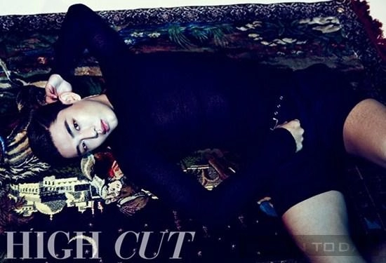 Yoo ah in nam tính và hút hồn trên tạp chí high cut