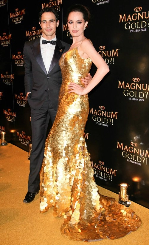 Zac posen thiết kế váy từ vàng 24 carat
