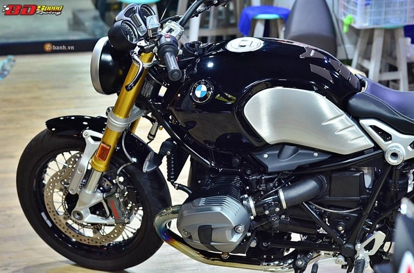 Bmw r nine t độ nhẹ một số chi tiết đồ chơi hàng hiệu