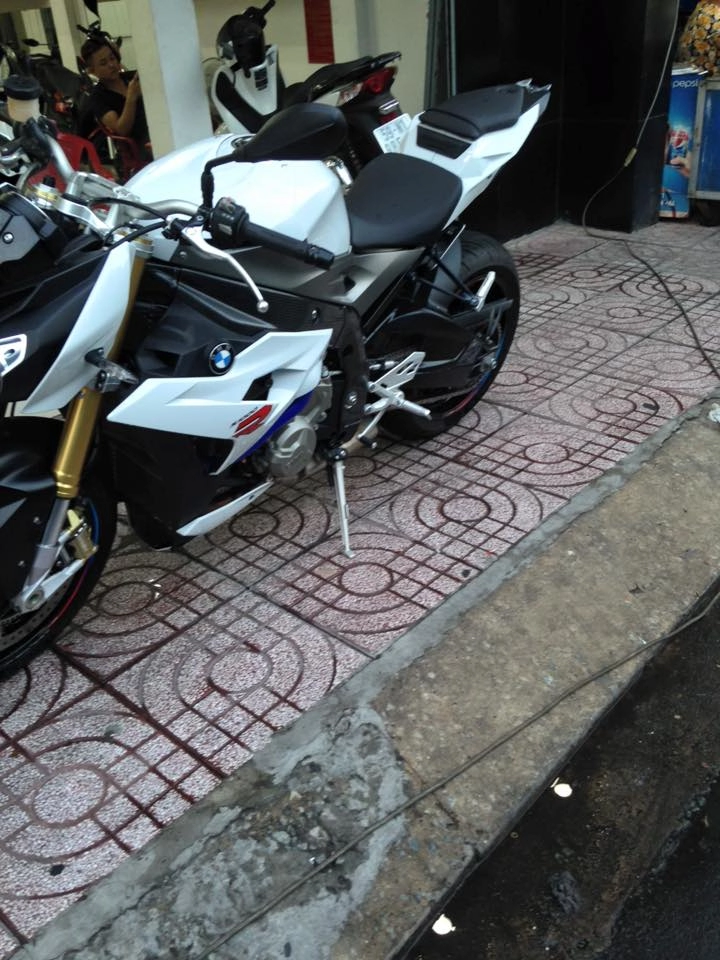 Bmw s1000r 2015 abs trắng ngọc trinhhqcngiá tốt