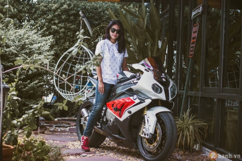 Bmw s1000rr phiên bản mini supergirl của nữ biker xinh đẹp