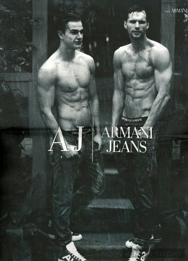 Bụi bặm đầy nam tính với thời trang armani jeans