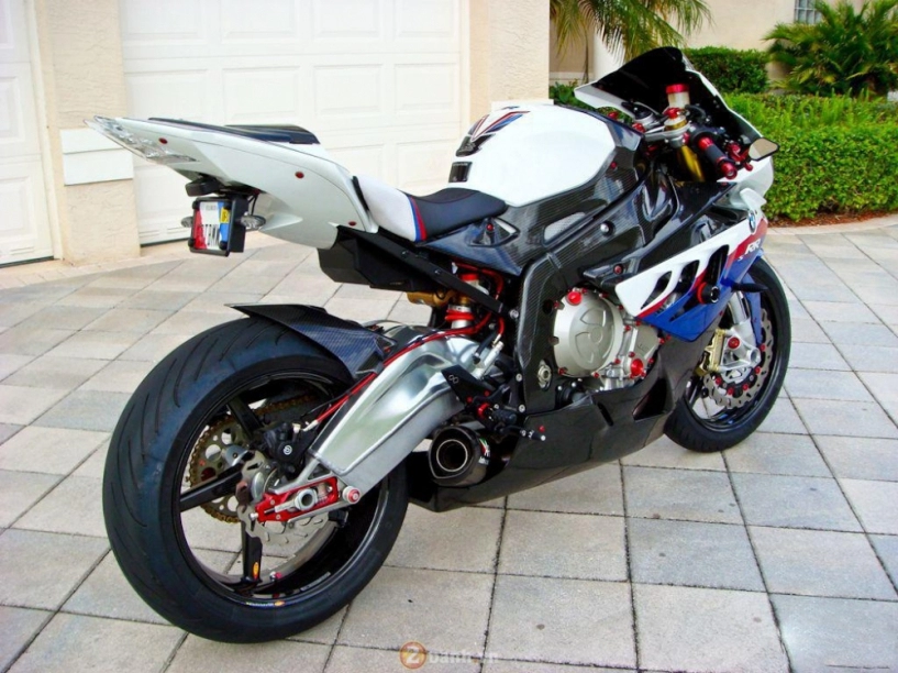 Cá mập lên bờ - bmw s1000rr với đầy đủ vũ khí hạng nặng