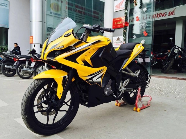 Cận cảnh bajaj pulsar rs200 2016 giá từ 75 triệu đồng tại việt nam