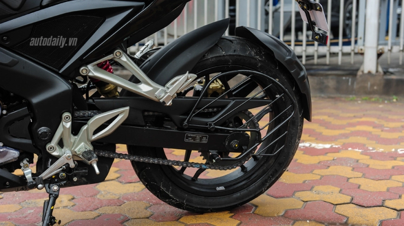 Cận cảnh bajaj pulsar rs200 demon black đầu tiên tại việt nam giá chỉ 90 triệu đồng