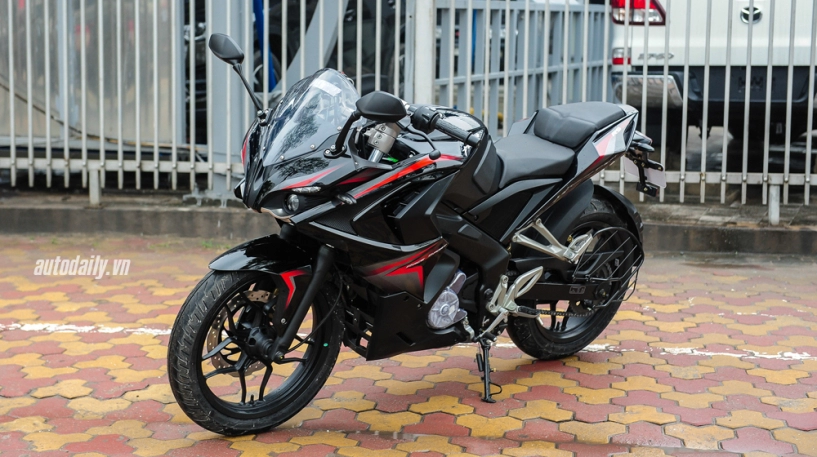 Cận cảnh bajaj pulsar rs200 demon black đầu tiên tại việt nam giá chỉ 90 triệu đồng