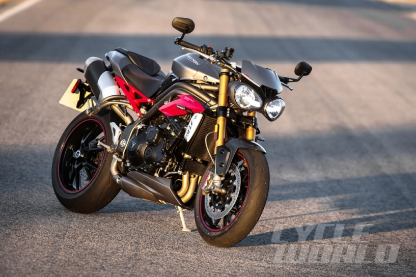 Cận cảnh moto triumph speed triple r 2016