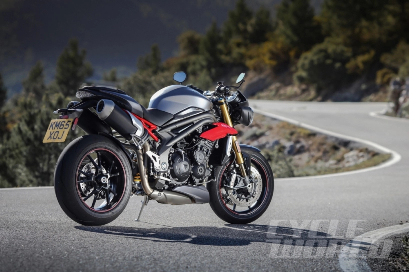 Cận cảnh moto triumph speed triple r 2016