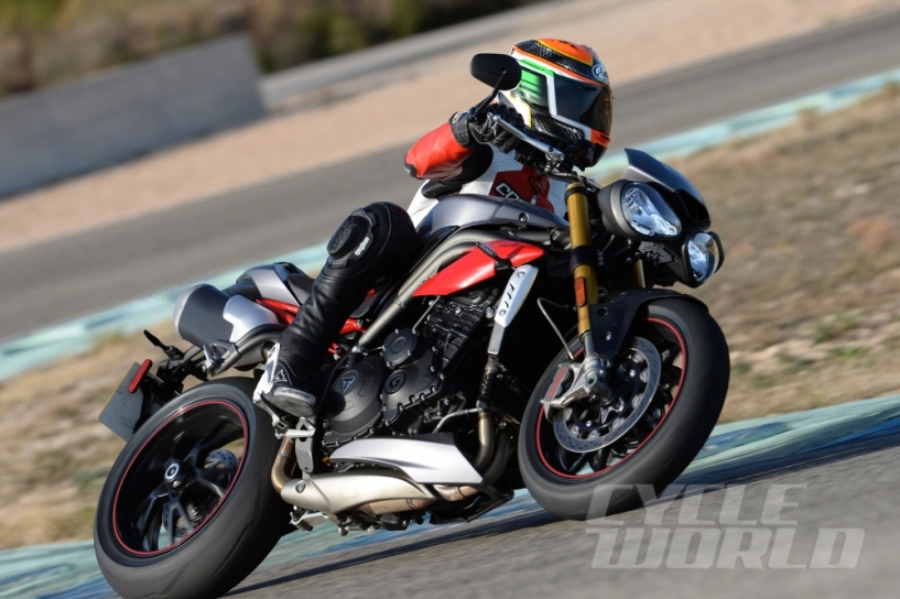 Cận cảnh moto triumph speed triple r 2016