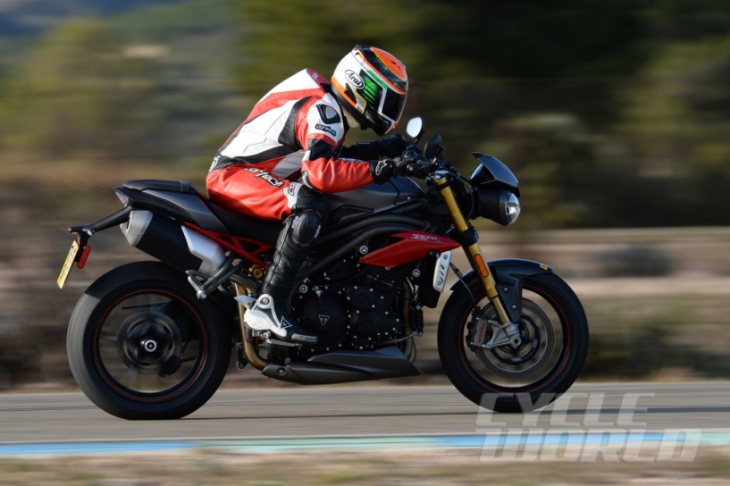 Cận cảnh moto triumph speed triple r 2016