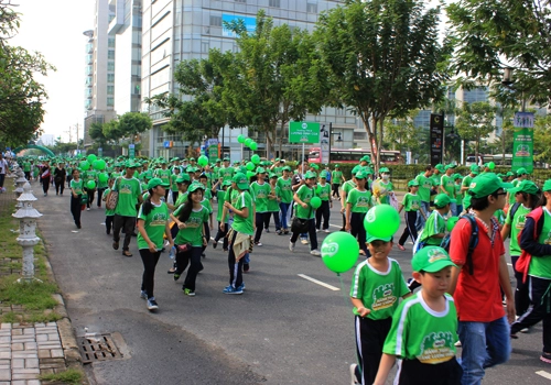 Gần 7000 học sinh đi bộ gây quỹ học đường