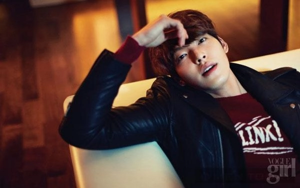 Kim woo bin mạnh mẽ và cuốn hút trên các tạp chí